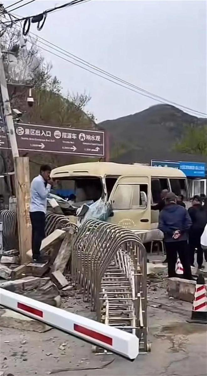 摆渡车失控造成多人受伤大连通报j9九游真人游戏第一品牌一景区(图1)