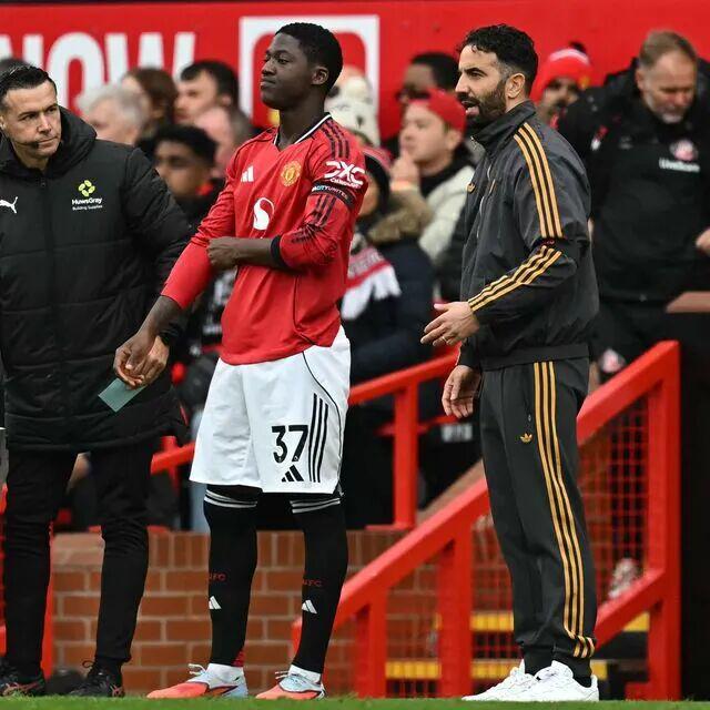 酝酿冬窗交易:失意中场单换恩德里克j9九游会真人第一品牌曝曼联与皇马(图6) 酝酿冬窗交易:失意中场单换恩德里克j9九游会真人第一品牌曝曼联与皇马(图6)