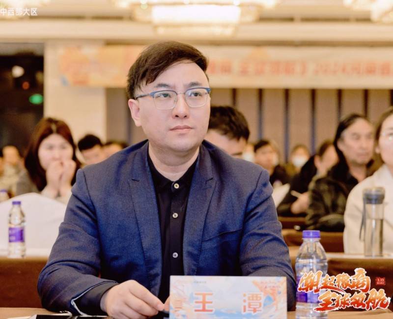 事长、亚太国际创新人才联合会秘书长、副教授王潭j9九游真人游戏第一品牌中客创盟国际控股集团董(图2)